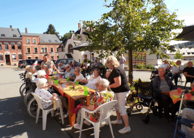 Grillfest im Altenpflegeheim Haus Linde 3