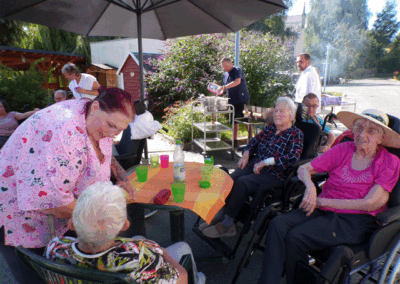 Grillfest im Altenpflegeheim Haus Linde 5