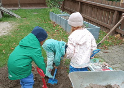 Teilnahme des Kinderhaus Westend an der Baumpflanz-Challenge.
