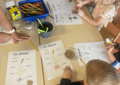 Basteln zum Thema Ernte und Getreide in unserem Kinderland Pausa
