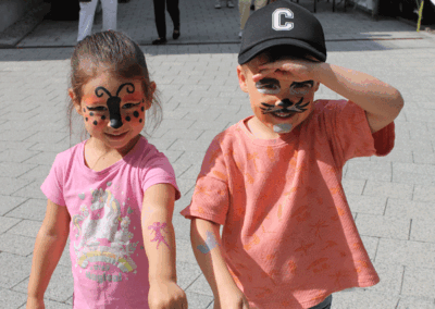 Kinderschminken zum Familienfest in der Goldenen Sonne