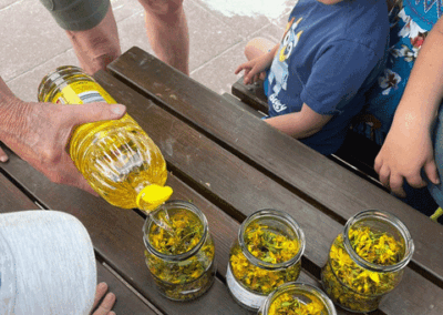 Herstellung von Rotöl in unserem Kinderland Pausa