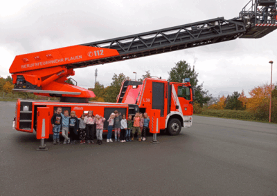 Schulanfänger der Kita Märchenland bei der Feuerwehr