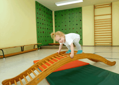 Turnen der Krippenkinder in der Kita Märchenland