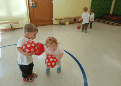 Turnen der Krippenkinder in der Kita Märchenland