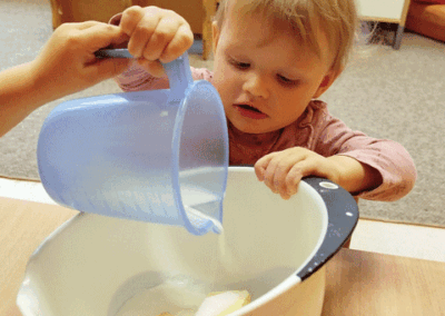 Backen in der Krippe in unserer Kita Am Bärenstein