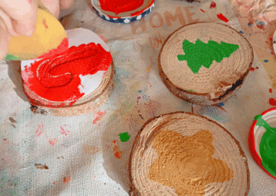 Kita "Sonnenschein" - Weihnachtsbaum schmücken auf dem Weihnachtsmarkt