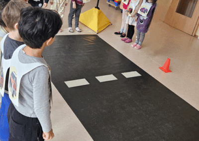 der ADAC zu Gast bei den Vorschülern der Kita Am Bärenstein