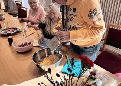 selbstgemachte Pizza in unserer Tagespflege Plauen