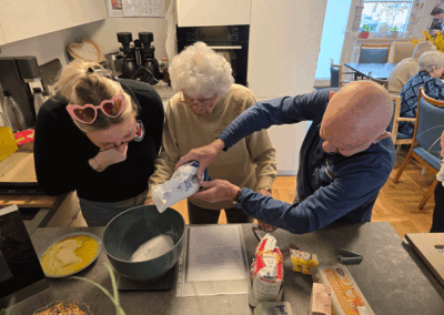 Tagespflege Reichenbach - gemeinsames Backen