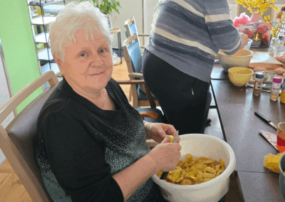 Tagespflege Reichenbach - gemeinsames Kochen