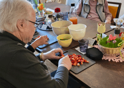 Tagespflege Reichenbach - gemeinsames Kochen